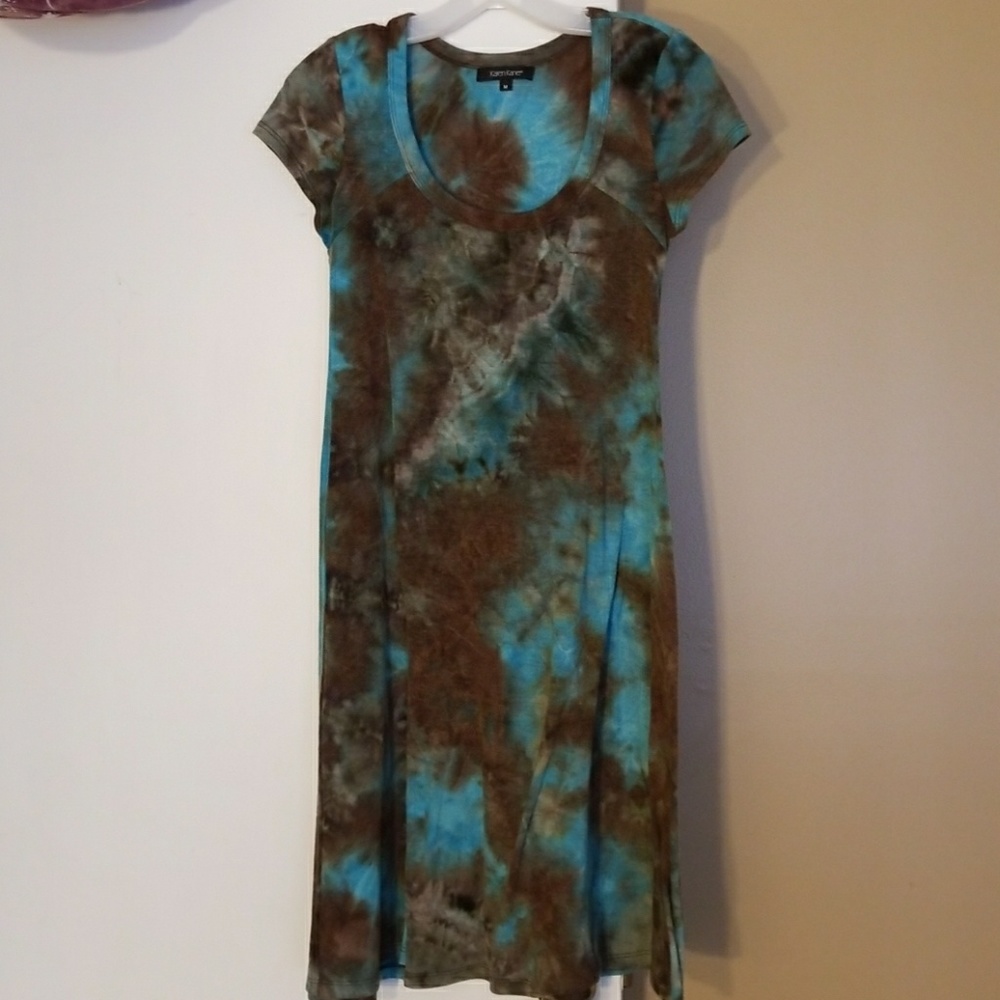 Brown and aqua tie dye capped sleeve mid dress.